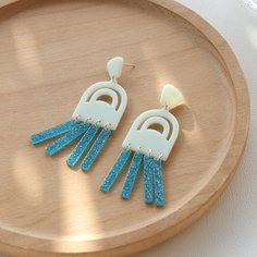 Контрастные акриловые серьги Shein