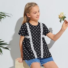 Футболка в горошек с кружевной вставкой для девочек Shein