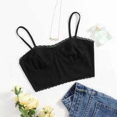 Короткий топ с открытыми плечами и кружевной отделкой Shein
