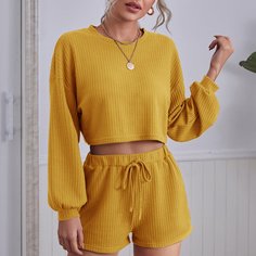 Короткая футболка и шорты с узлом Shein