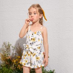 Комбинезон на бретелях с цветочным рисунком и поясом для девочек Shein