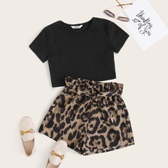 Короткая футболка и шорты с присборенной талией для девочек Shein