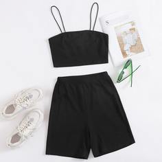Однотонная майка и байкерские шорты Shein