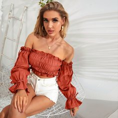 Короткий топ с открытыми плечами и сборкой Shein