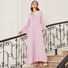 Оригинальное платье с вышивкой Shein