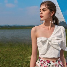 Топ на одно плечо с узлом Shein