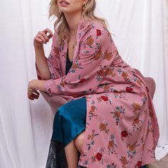 Ночной халат размера плюс с поясом и цветочным принтом Shein