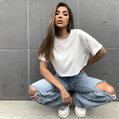 Однотонная футболка с заниженным плечом Shein
