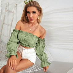 Короткий топ с открытыми плечами и сборкой Shein
