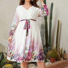 Платье размера плюс с цветочным принтом и поясом Shein