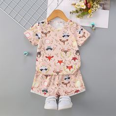 Футболка и шорты с мультипликационным рисунком для девочек Shein