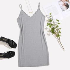 Платье размера плюс на бретельках с фестончатой отделкой Shein