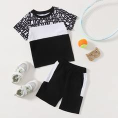 Контрастная футболка с текстовым принтом и шорты для мальчиков Shein