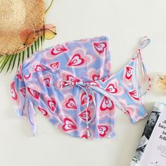 2шт трусики бикини и накидка с узором сердечка Shein