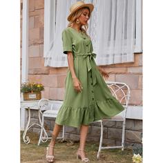 Платье с поясом и пуговицами Shein