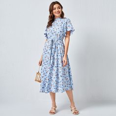 Платье с поясом, рукавом бабочкой и цветочным принтом Shein
