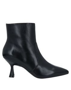 Полусапоги и высокие ботинки Stuart Weitzman