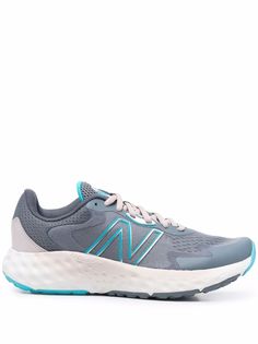 New Balance кроссовки с логотипом