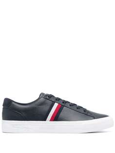 Tommy Hilfiger кроссовки на шнуровке с полосками