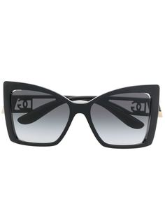 Dolce & Gabbana Eyewear солнцезащитные очки в массивной оправе с логотипом