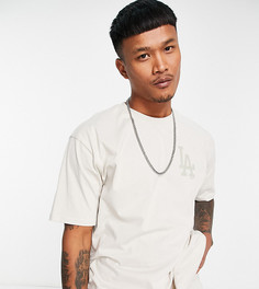 Серая футболка с принтом команды "LA Dodgers" на спине New Era – эксклюзивно для ASOS-Серый