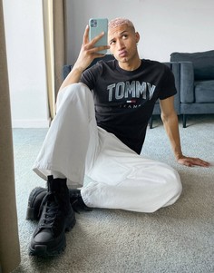 Черная футболка с крупным принтом логотипом в виде флага на груди Tommy Jeans-Черный