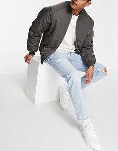 Светлые суженные книзу джинсы со рваной отделкой в стиле 90-х ASOS DESIGN-Голубой