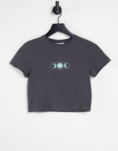 Темно-серая укороченная футболка с принтом солнцестояния ASOS DESIGN-Серый