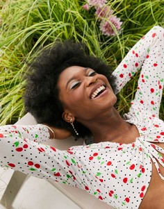 Белый кроп-топ с завязкой спереди и принтом из вишенок ASOS DESIGN
