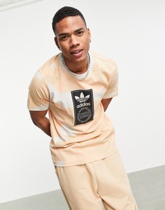 Оранжевая футболка с камуфляжным принтом adidas Originals-Белый