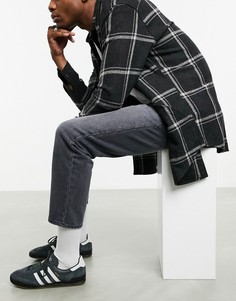 Серые выбеленные классические джинсы ASOS DESIGN, изготовленные с уменьшенным расходом воды-Серый