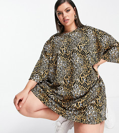 Коричневое платье-футболка в стиле oversized с фактурным леопардовым принтом ASOS DESIGN Curve-Коричневый цвет