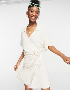 Льняное платье мини с запахом светло-бежевого цвета ASOS DESIGN-Белый