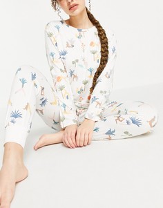 Пижамный комплект из экологичного полиэстера с принтом девушек в позах йоги из длинного топа и джоггеров Chelsea Peers-Белый
