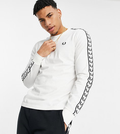 Белый лонгслив с декоративной тесьмой Fred Perry –эксклюзивно для ASOS