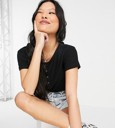 Укороченная свободная футболка черного цвета с застежкой на кнопки ASOS DESIGN Petite-Черный