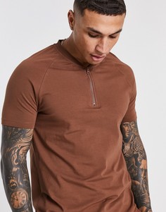 Облегающая футболка с горловиной на молнии ASOS 4505-Коричневый цвет
