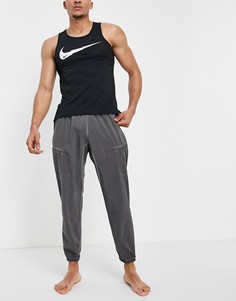 Темно-серые джоггеры Nike Yoga Pinnacle-Серый