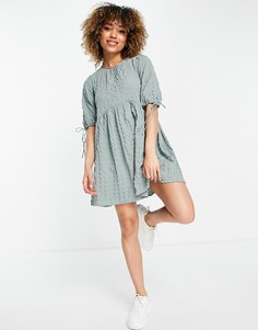 Фактурное платье мини цвета хаки с вырезом и завязками на спинке ASOS DESIGN-Зеленый цвет
