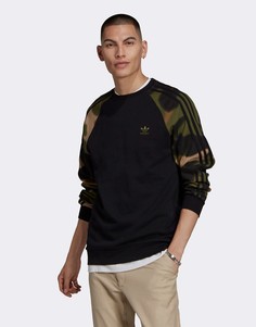 Черный свитшот с круглым вырезом и камуфляжными рукавами adidas Originals