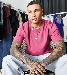 Фиолетовая футболка с логотипом по центру Reebok Classics – эксклюзивно для ASOS-Фиолетовый цвет