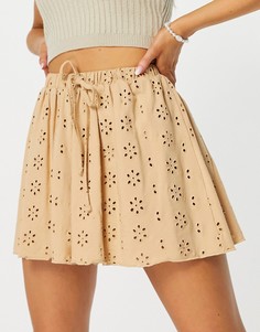 Бежевые расклешенные шорты с вышивкой ришелье ASOS DESIGN-Светло-бежевый