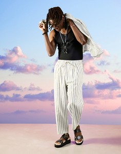 Льняные брюки в полоску с широкими штанинами и складками ASOS DESIGN-Нейтральный