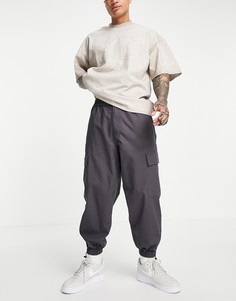 Суженные книзу брюки карго в стиле oversized серого цвета с фиксаторами ASOS DESIGN-Серый