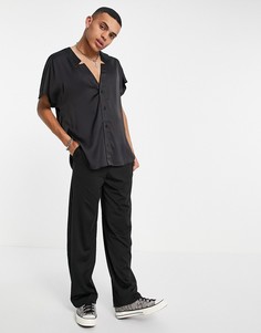 Черная атласная рубашка с короткими рукавами и разрезами на воротнике ASOS DESIGN-Черный цвет