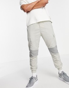 Серые нейлоновые джоггеры от комплекта Jack & Jones Core-Серый