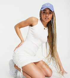 Кремовое платье в рубчик без рукавов со сборками по бокам Missguided-Белый