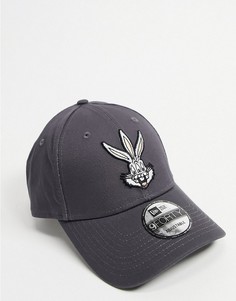 Серая бейсболка с вышивкой кролика New Era 9 FORTY Looney Tunes-Серый