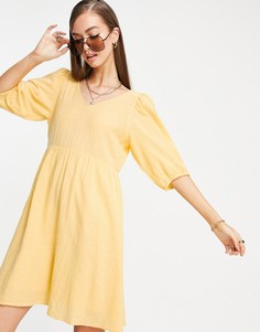 Желтое платье мини с присборенной юбкой и перекрестной отделкой на спине Vero Moda-Желтый