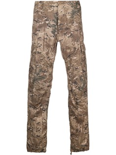 Carhartt WIP прямые брюки с камуфляжным принтом
